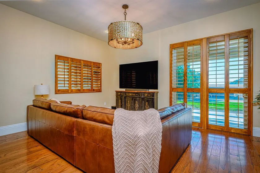 Cozy 2 Bedroom NW House - Image 1