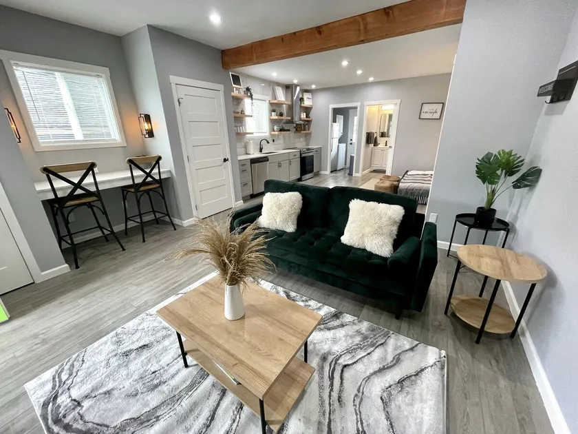Modern Downtown Studio - FullyRenovated 1bed/1bath - Image 1