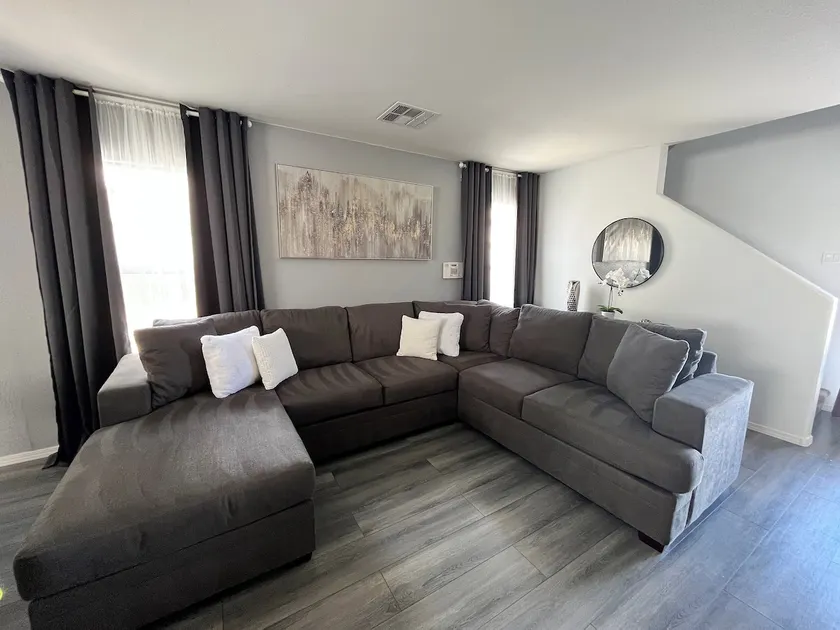 Beautiful 2 story home 20 minutes from the strip - Image 1