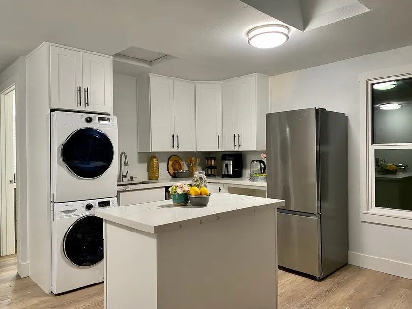 Tacoma Sleep 5 Compact Kitchen W/D - Image 1