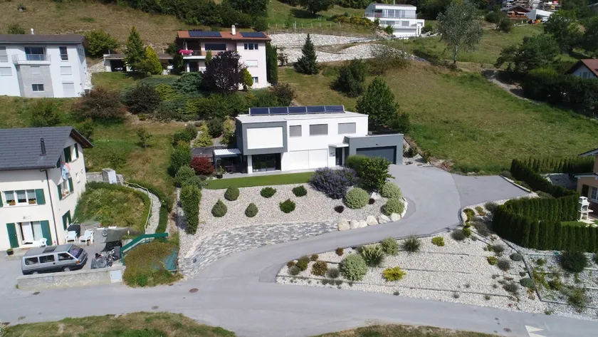 Beautiful villa 10 minutes from Crans-Montana - Image 1
