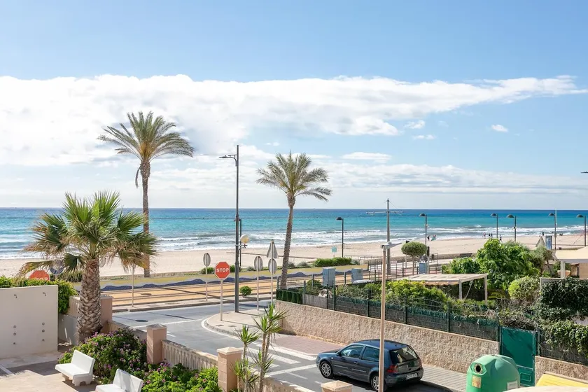 Very nice and modern studio front of the beach - Image 1