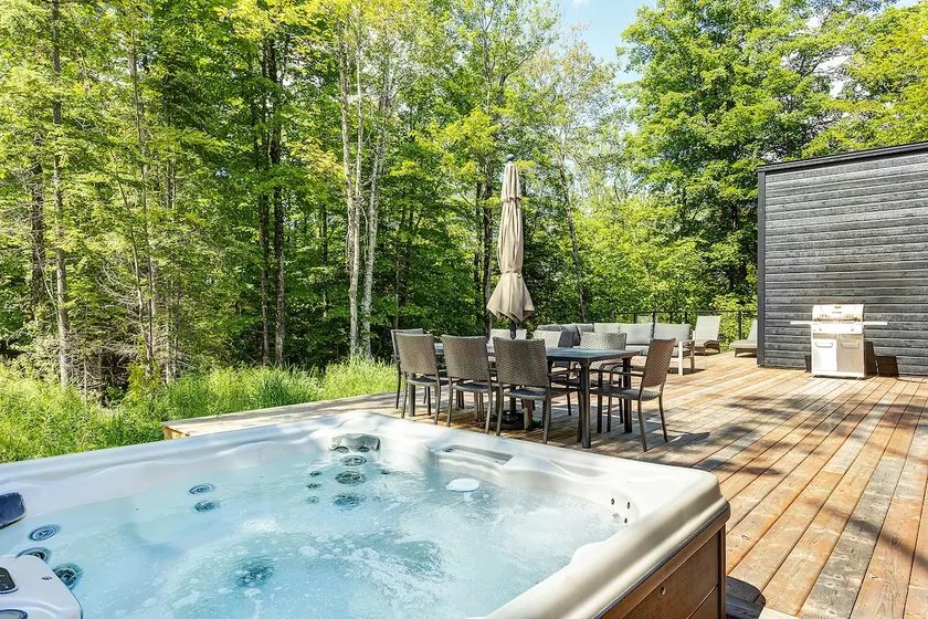 Tremblant Oasis: Fireplace, Hot Tub, King Beds! - Image 1