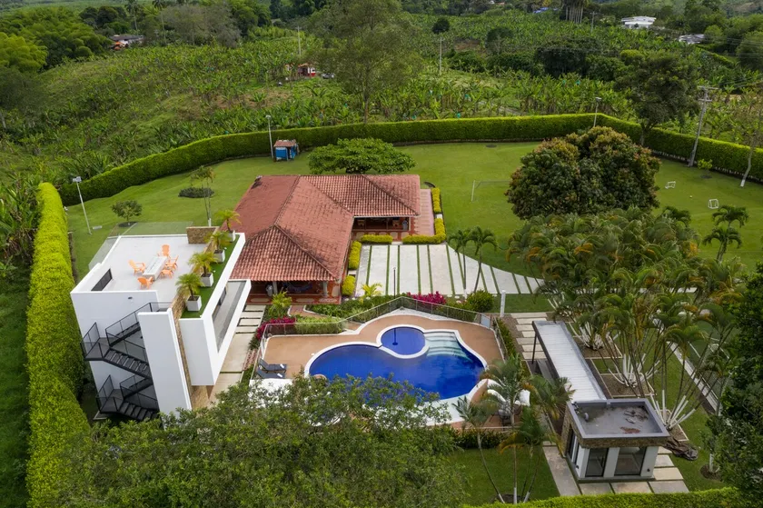 Family Chalet in Quindío - Image 1