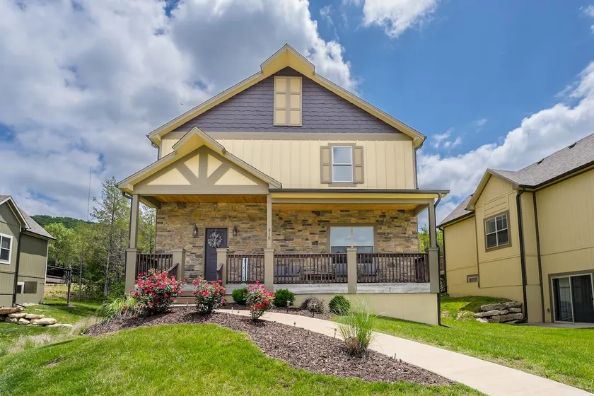 Perfect 6 Bedroom & 5 Star Home! Pool Access, Fun! - Image 1