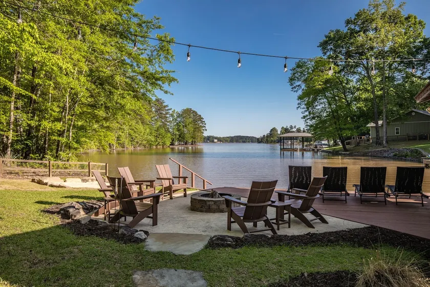 Babo's Bungalow on Lake Martin - Image 1
