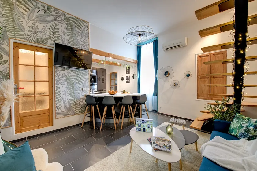 Modern renovated duplex near Cavaillon train station - Image 1