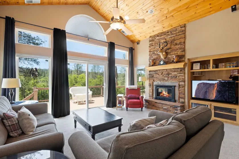 Amazing Pine Mntn. Lake Retreat near Yosemite! - Image 1