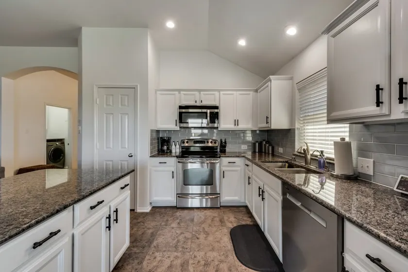 Lovely Home on the Lake! - Image 1