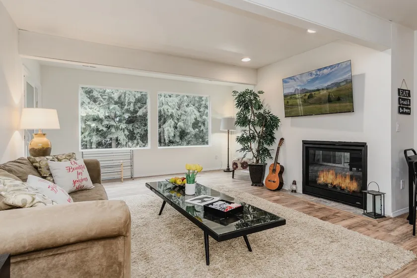 1500sqft 3 bdrm suite - Image 1