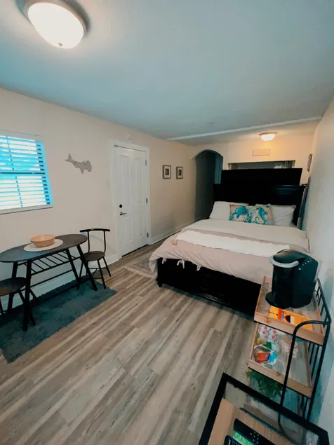 Cozy 1-bedroom Guest House - Image 1