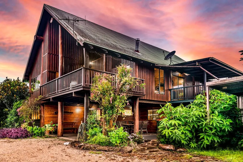 Treetops Sanctuary - Luxury Treehouse pole home - Image 1