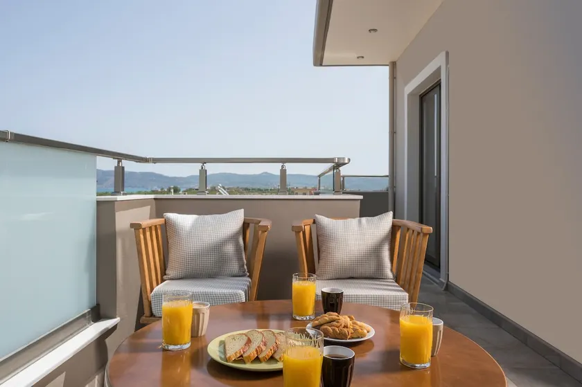 INDIGO BLUE Seaside Deluxe Apartments - Image 1