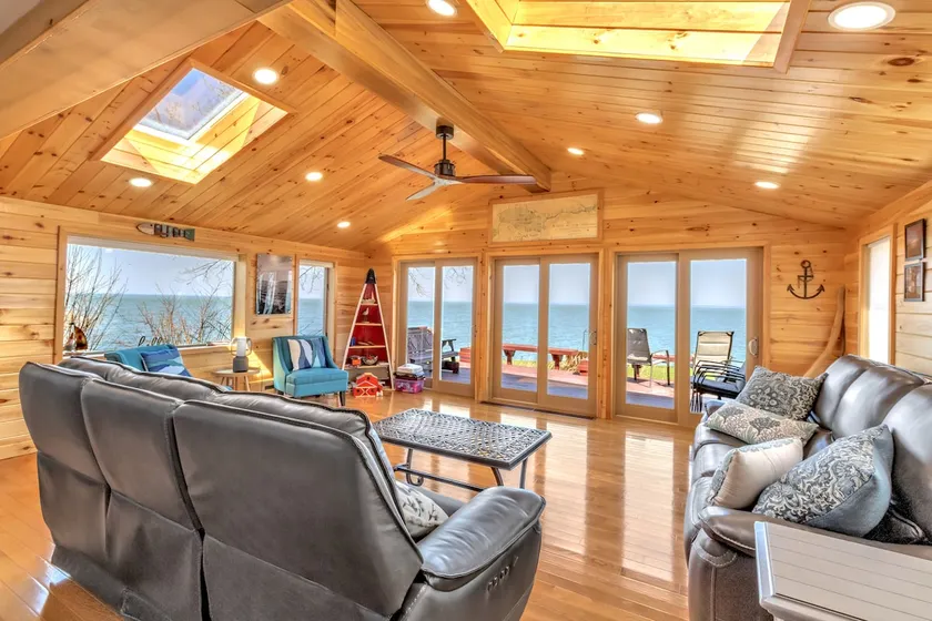 Private Lakefront Cottage Retreat near Niagara - Image 1