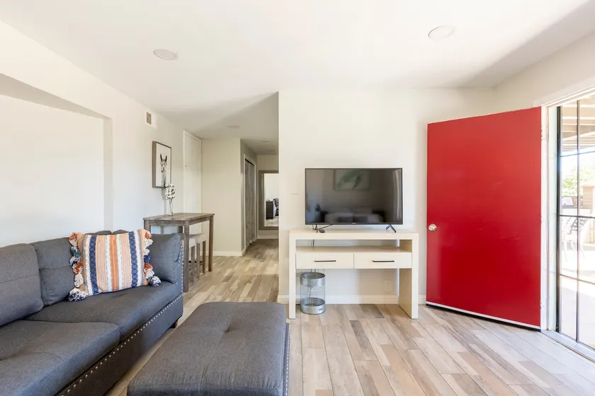 Mt Helix Delight-Adorable Private Studio w/Patio - Image 1
