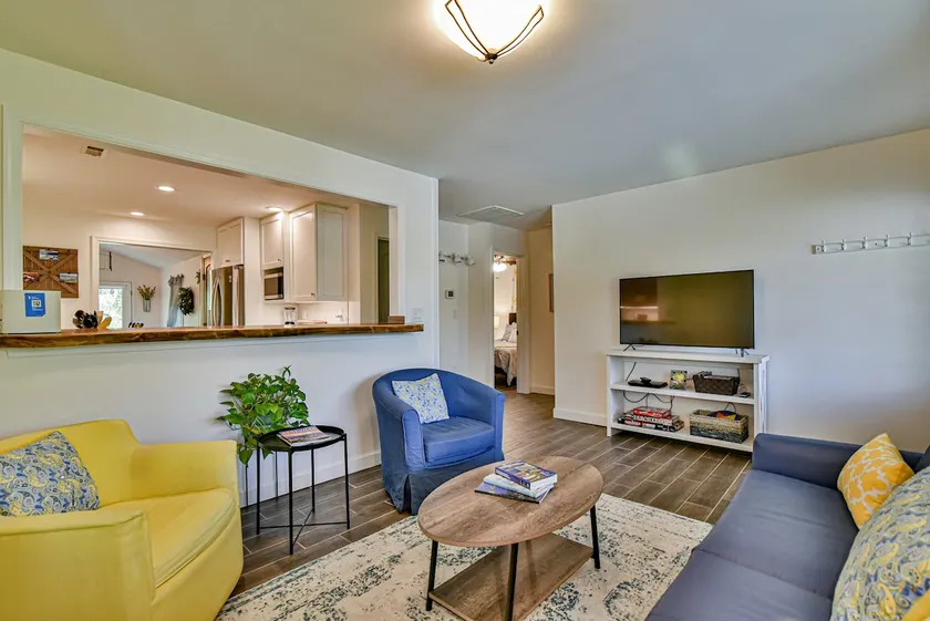 Modern 2 BR Cottage 10 Min from DT, 5 Min from Biltmore - Fresh, Clean & Bright! - Image 1