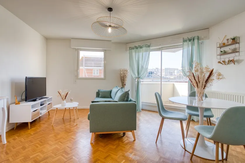 Bright Apartment – close to Versailles and Paris - Image 1