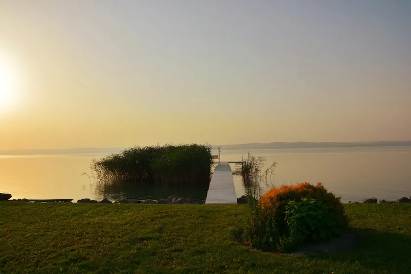Villa 5 dormitorios de lujo a orillas del lago Balaton. Playa Privada! - Image 1