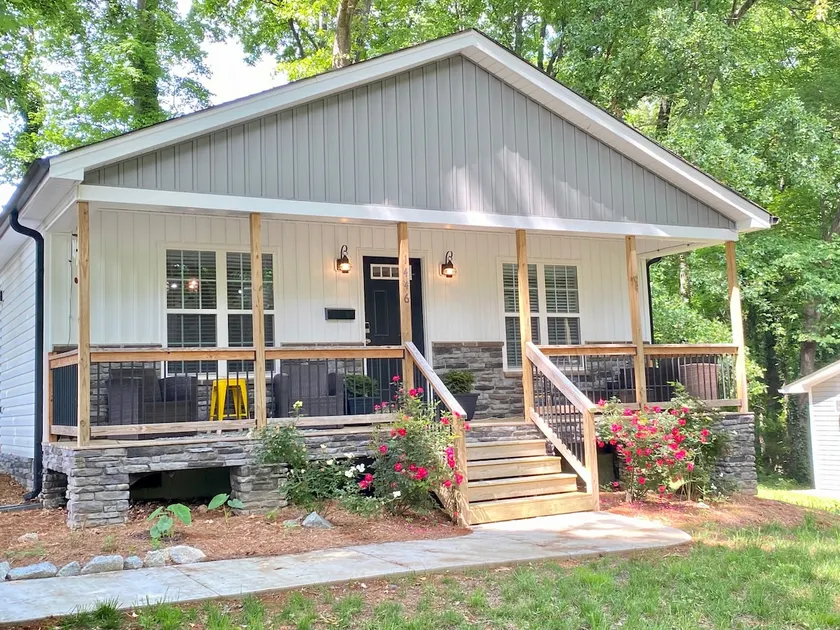 Convenient, Relaxing, Cozy 3BR/2BA bungalow - Image 1