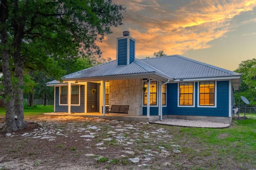 3BR w/Guesthouse| Starlink | 15 min to Snow's BBQ - Image 1