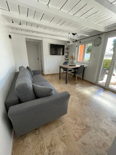 Refurbished farmhouse, 10 minutes from Uzès, Pont du Gard - Image 1