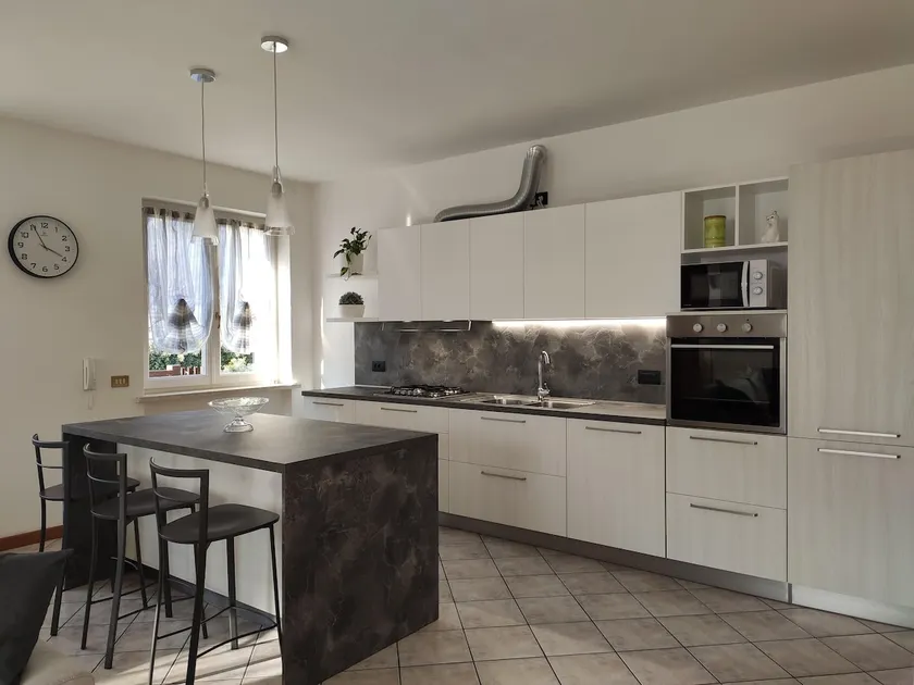 Apartment in the countryside surrounded by mountains - Image 1