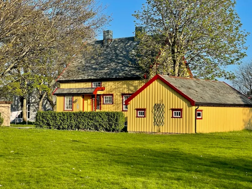 Charming villa with very large outdoor area. - Image 1