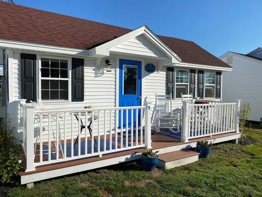 Super cute one bedroom with hot tub and pool. - Image 1