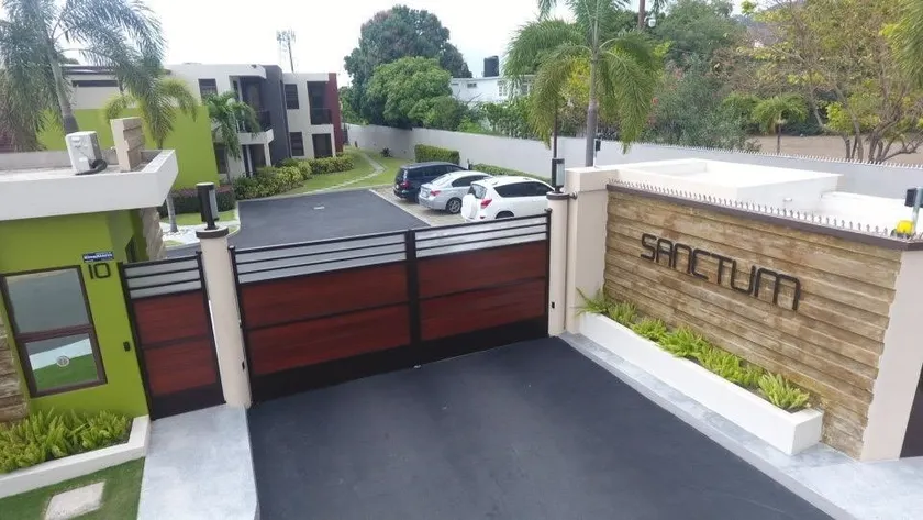 Elegant 1 BR Apt, Modern Amenities, 24 Hr Security - Image 1