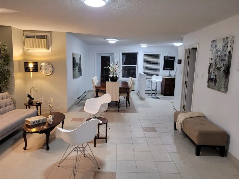 Spacious City Central Apartment on Quinpool Road - Image 1