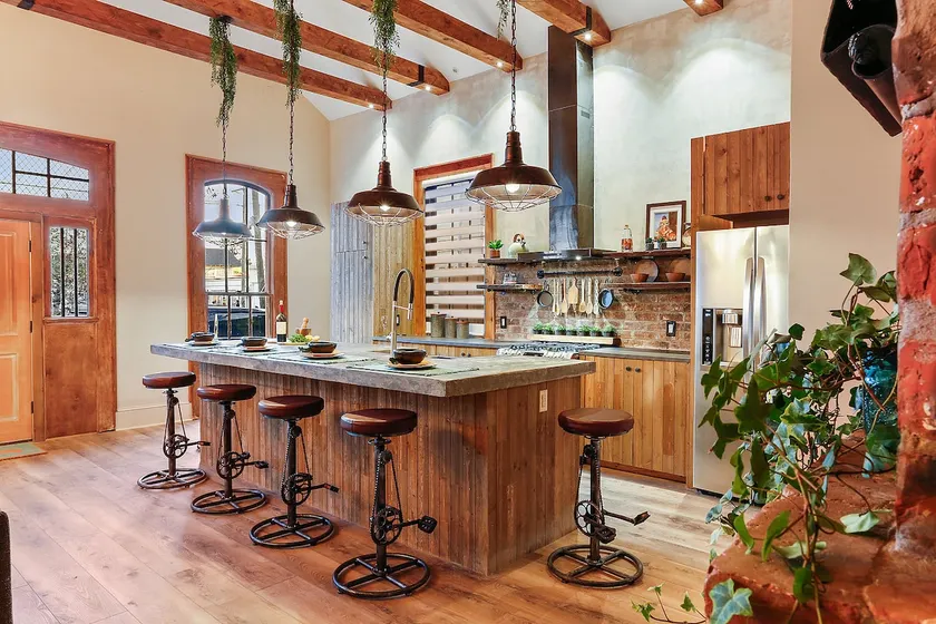1900’s Renovated Historic House - Near FQ - Image 1
