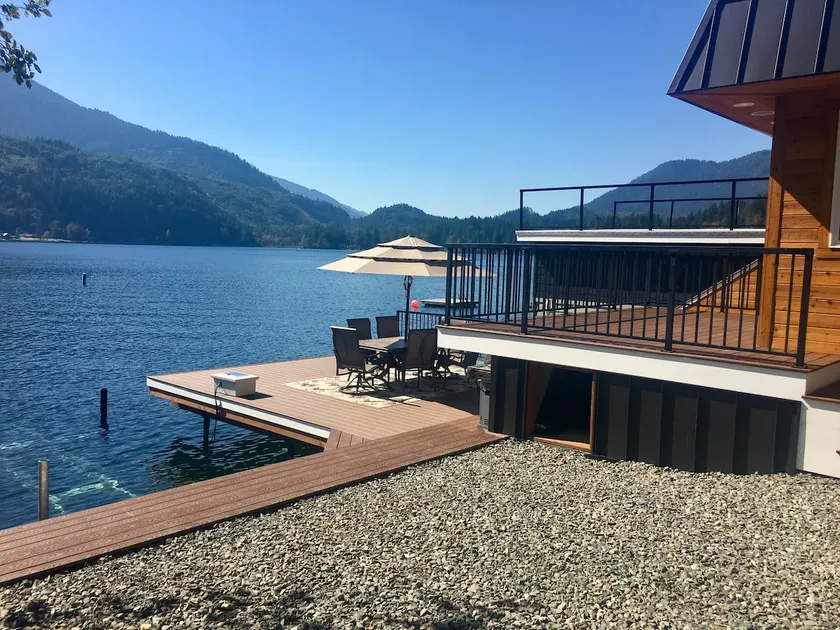 Dreamlike Lakefront Cabin on Lake Sutherland - Image 1