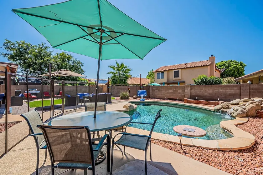 Desert Skies Beautiful Family Home Pool Yard - Image 1