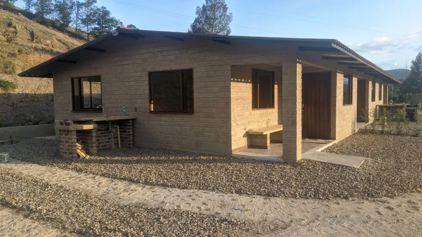 A cozy cabin in the desert - Image 1