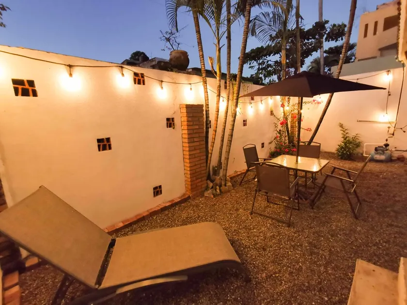 2 BDR House w/Patio, Kitchen & Pool 1block f/Beach - Image 1