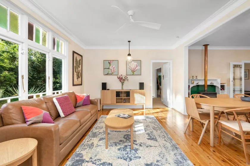 Willow Tree Cottage in Bustling Creative Bundanoon - Image 1