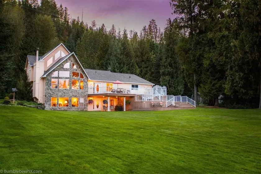 Newman Lake Home. 300ft of beach. 5 bed, 3 bath. - Image 1