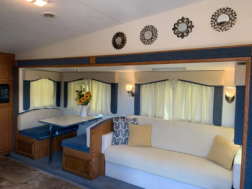 Adorable 1-Bedroom Camper - Image 1