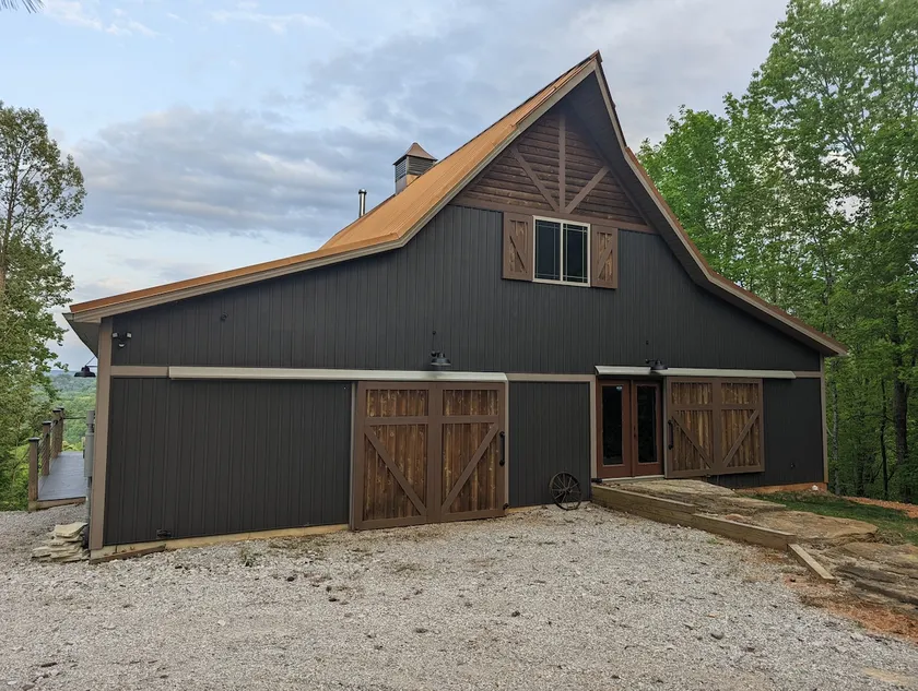 Farmhouse retreat overlooking Dale Hollow - Image 1