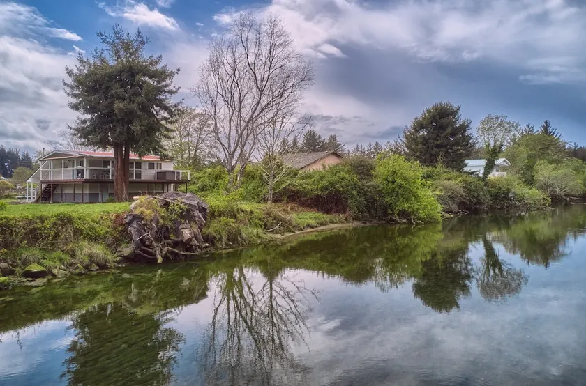 Riverfront Cottage with Hot Tub 1/4 mi from Beach - Image 1