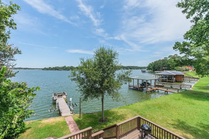 Waterfront home on Lake Livingston - Image 1