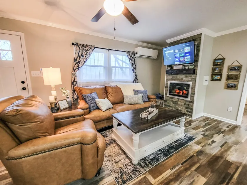 Cozy 2BR, Pet-OK, Mountain Views, close to DT - Image 1