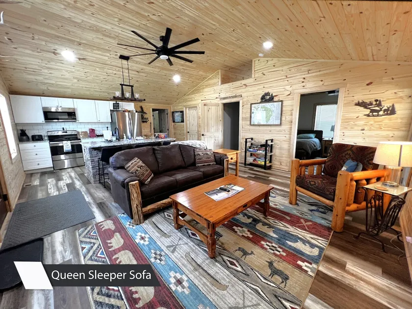 Cozy Rocky Top Lodge - Image 1