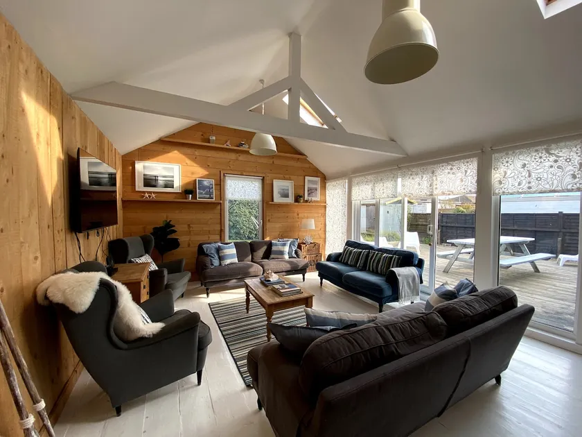 Stunning, Spacious and Bright Beach Cottage - Image 1