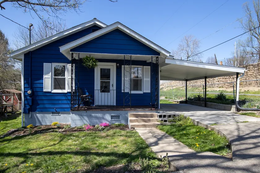 The Little Blue House - Downtown Fayetteville - Image 1