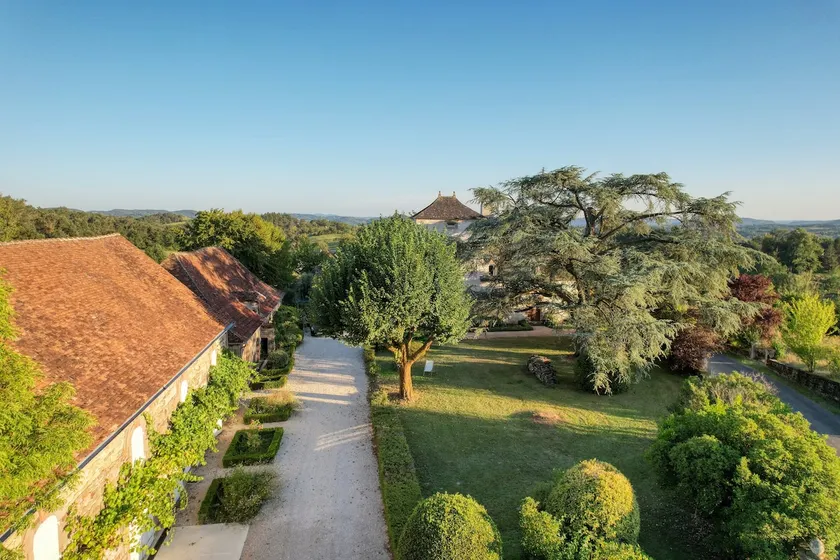 Beautiful cottage overlooking the vineyards - Image 1