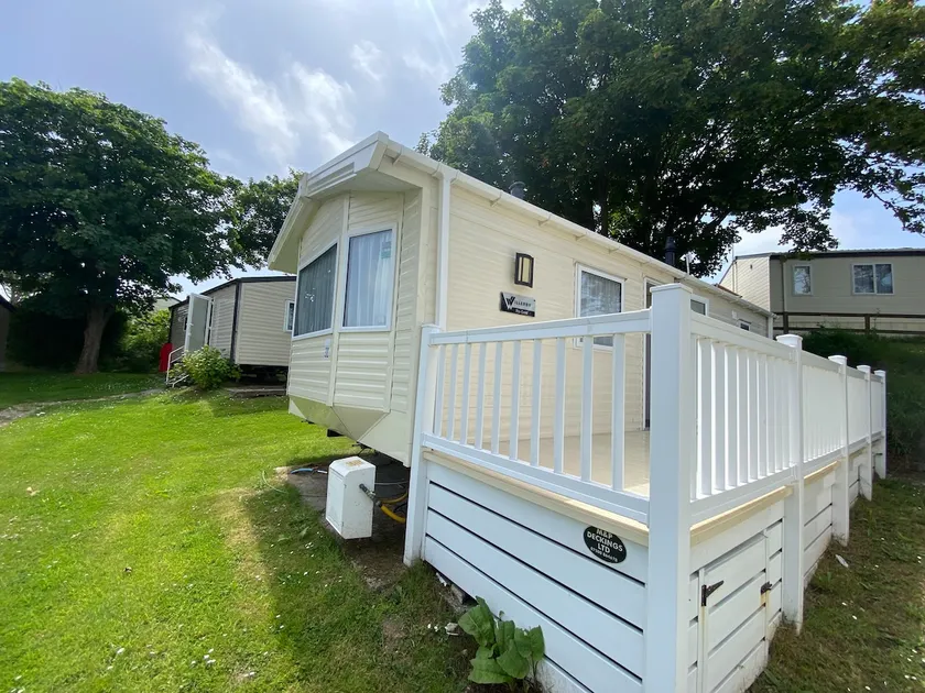 Fabulous two bed home minutes from the beach - Image 1