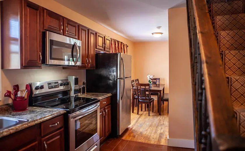 2BR with deck and beautiful views. Free parking #2 - Image 1