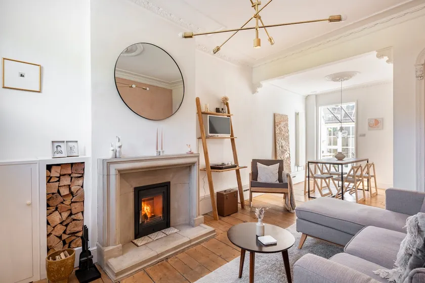 Unique city centre house with log burner & courtyard - Image 1