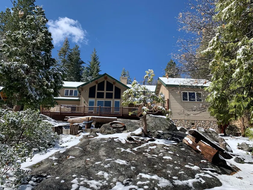 MountainTop Cabin. Views, Games & More. Sleeps 12+ - Image 1